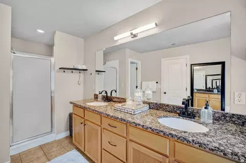Bath - 1462 E Tuscan Oak Way, Sandy, UT 84092 photo 2 of 5