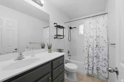 Bath - 1832 W Wembly Park S, Springville, UT 84663 photo 2 of 3