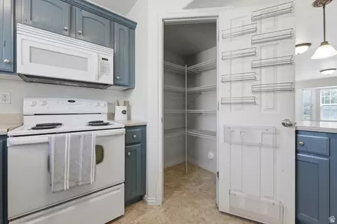 Kitchen - 1832 W Wembly Park S, Springville, UT 84663 photo 3 of 3