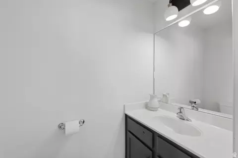 Bath - 1832 W Wembly Park S, Springville, UT 84663 photo 1 of 3