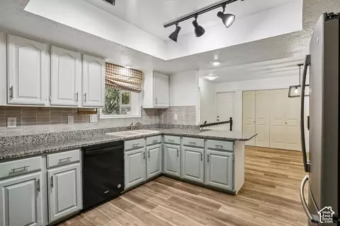 2112 N Sunset Dr, Layton, UT 84040