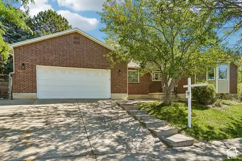 2112 N Sunset Dr, Layton, UT 84040