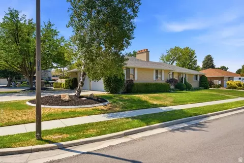 Exterior - 1852 E Wild Willow Ln, Sandy, UT 84093 photo 2 of 8