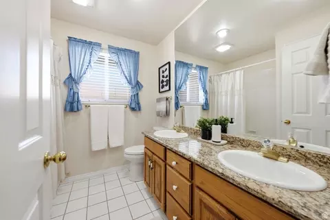Bath - 1852 E Wild Willow Ln, Sandy, UT 84093 photo 5 of 8