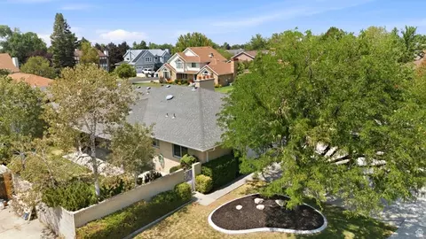 View/Area - 1852 E Wild Willow Ln, Sandy, UT 84093 photo 5 of 6