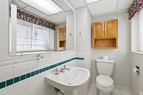Bath - 1852 E Wild Willow Ln, Sandy, UT 84093 photo 7 of 8