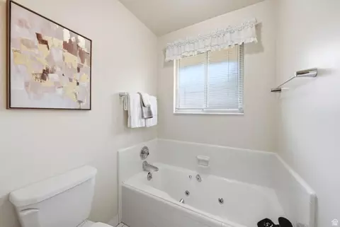 Bath - 1852 E Wild Willow Ln, Sandy, UT 84093 photo 4 of 8