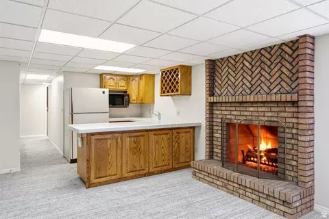 Kitchen - 1852 E Wild Willow Ln, Sandy, UT 84093 photo 4 of 5