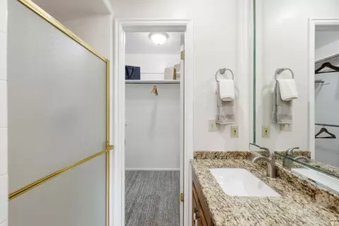 Bath - 1852 E Wild Willow Ln, Sandy, UT 84093 photo 2 of 8