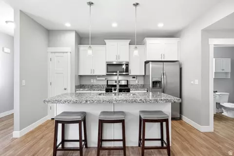 Kitchen - 9283 S Bennington Ct, Sandy, UT 84094 photo 2 of 5