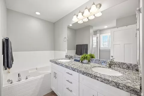 Bath - 9283 S Bennington Ct, Sandy, UT 84094 photo 3 of 5