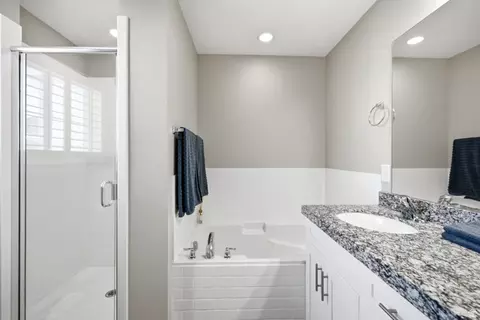 Bath - 9283 S Bennington Ct, Sandy, UT 84094 photo 4 of 5