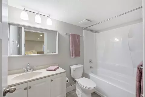 Bath - 9283 S Bennington Ct, Sandy, UT 84094 photo 5 of 5