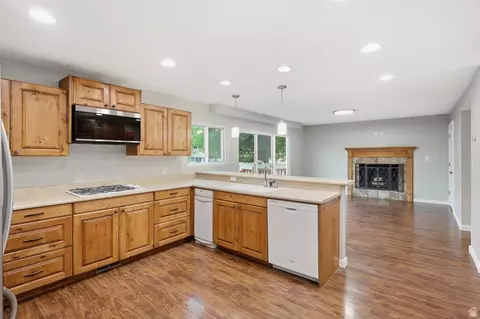 Kitchen - 274 E 1600 N, Orem, UT 84057 photo 2 of 4