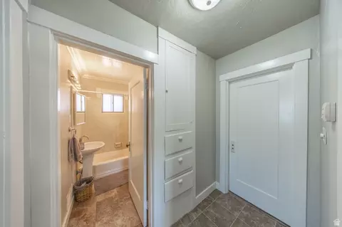 Entry Way - 2985 Jackson Ave, Ogden, UT 84403 photo 2 of 5
