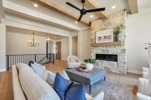 Living - 286 W Summerhill Ln, Centerville, UT 84014 photo 2 of 2