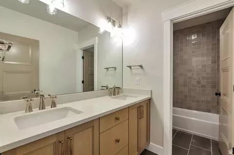 Bath - 286 W Summerhill Ln, Centerville, UT 84014 photo 5 of 6
