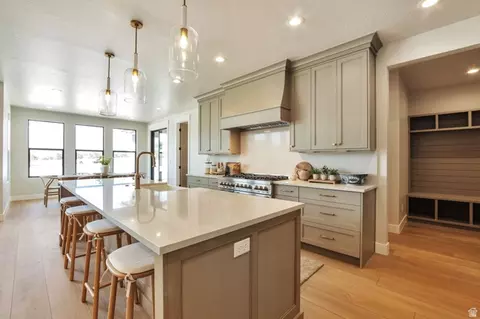 Kitchen - 286 W Summerhill Ln, Centerville, UT 84014 photo 1 of 5