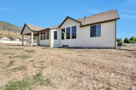 Exterior - 286 W Summerhill Ln, Centerville, UT 84014 photo 3 of 3