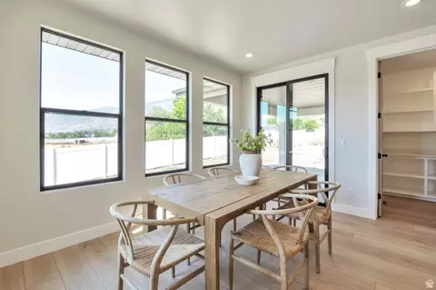Dining - 286 W Summerhill Ln, Centerville, UT 84014 photo 1 of 2
