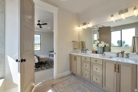 Bath - 286 W Summerhill Ln, Centerville, UT 84014 photo 4 of 6