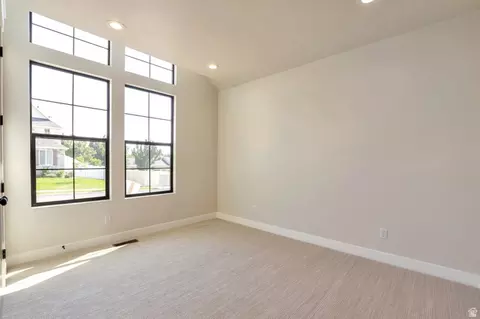 Bedroom - 286 W Summerhill Ln, Centerville, UT 84014 photo 1 of 7