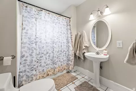 Bath - 417 E Vine, Tooele, UT 84074 photo 1 of 2