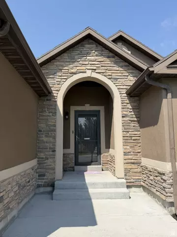 Exterior - 4443 N Butterfly Ln, Eagle Mountain, UT 84005 photo 3 of 8