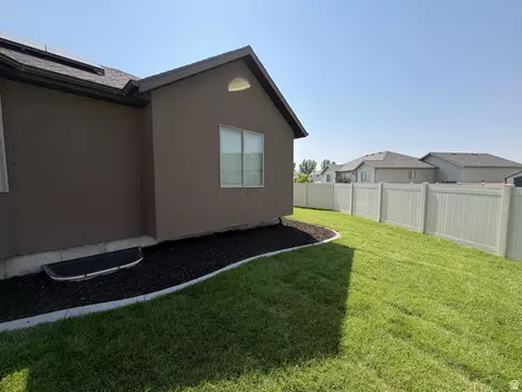 Exterior - 4443 N Butterfly Ln, Eagle Mountain, UT 84005 photo 8 of 8