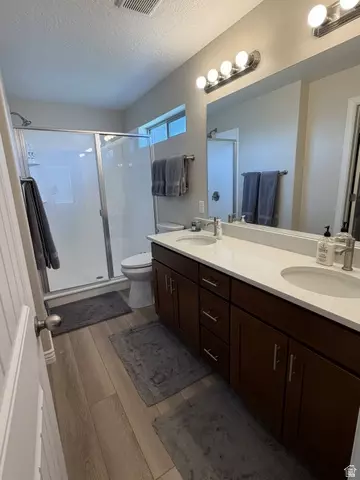 Bath - 4443 N Butterfly Ln, Eagle Mountain, UT 84005 photo 1 of 3