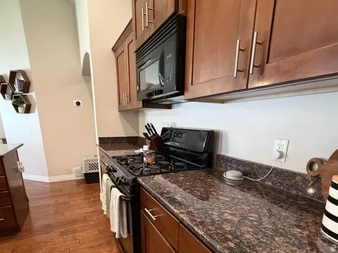 Kitchen - 4443 N Butterfly Ln, Eagle Mountain, UT 84005 photo 2 of 3