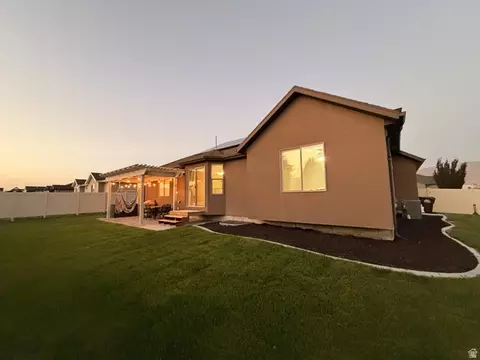 Exterior - 4443 N Butterfly Ln, Eagle Mountain, UT 84005 photo 4 of 8
