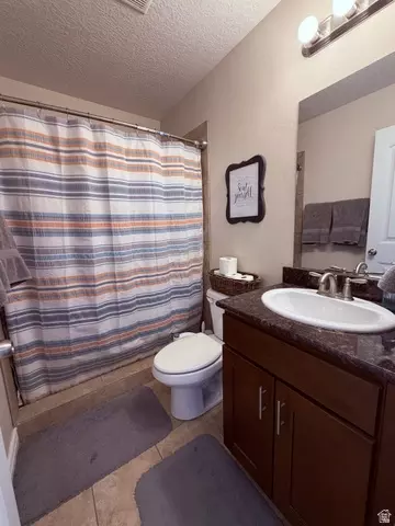 Bath - 4443 N Butterfly Ln, Eagle Mountain, UT 84005 photo 2 of 3
