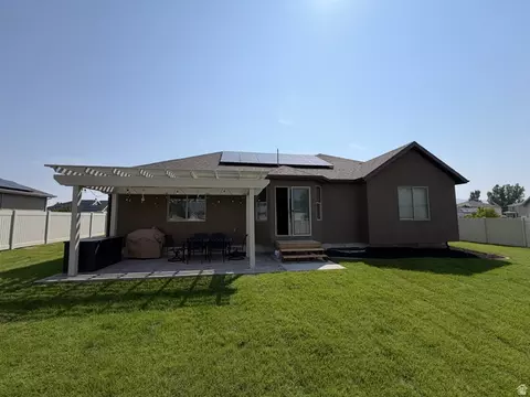Exterior - 4443 N Butterfly Ln, Eagle Mountain, UT 84005 photo 5 of 8