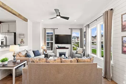 Living - 1053 W Wasatch Spring Rd, Hideout, UT 84036 photo 2 of 6