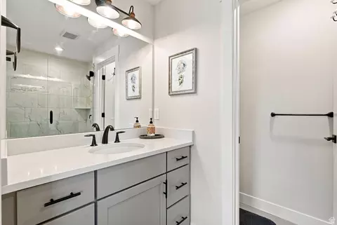 Bath - 1053 W Wasatch Spring Rd, Hideout, UT 84036 photo 2 of 7