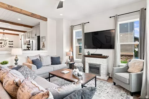 Living - 1053 W Wasatch Spring Rd, Hideout, UT 84036 photo 4 of 6