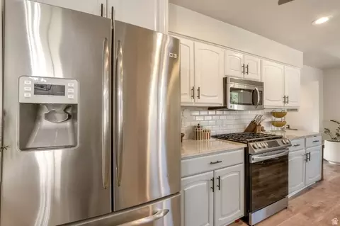 Kitchen - 873 S 400 W, Bountiful, UT 84010 photo 2 of 4