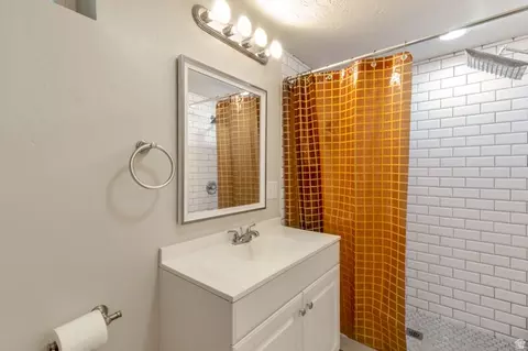 Bath - 873 S 400 W, Bountiful, UT 84010 photo 3 of 3