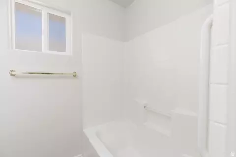 Bath - 2137 E 10 S, Saint George, UT 84790 photo 2 of 4