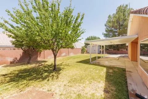 Exterior - 2137 E 10 S, Saint George, UT 84790 photo 3 of 7
