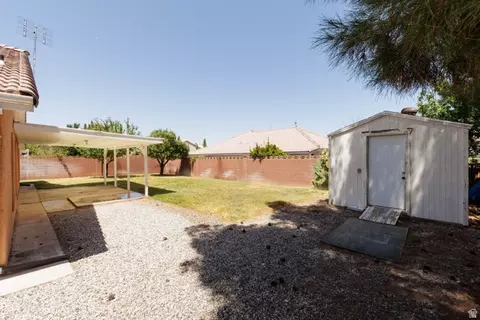 Exterior - 2137 E 10 S, Saint George, UT 84790 photo 6 of 7