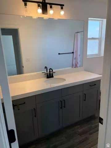 Bath - 4882 E Lake Corner Dr, Eagle Mountain, UT 84005 photo 4 of 5