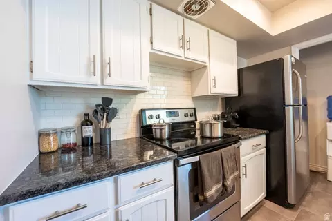 Kitchen - 660 E 4025 S #C, Murray, UT 84107 photo 1 of 2