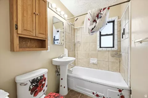 Bath - 4372 S 375 E, Ogden, UT 84405 photo 1 of 2