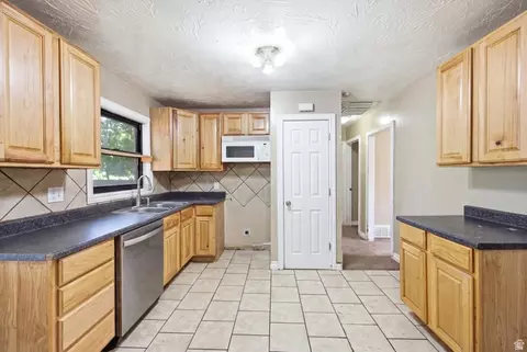 Kitchen - 4372 S 375 E, Ogden, UT 84405 photo 3 of 4