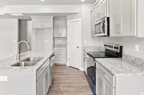 Kitchen - 821 S 270 E #5, Smithfield, UT 84335 photo 3 of 7