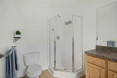 Bath - 403 E 475 N, Ogden, UT 84404 photo 2 of 4