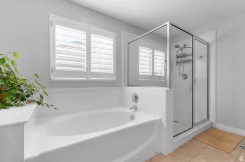 Bath - 236 E Summer Leaf Dr S, Draper, UT 84020 photo 2 of 5