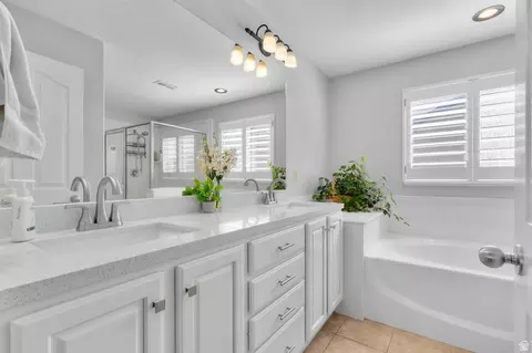 Bath - 236 E Summer Leaf Dr S, Draper, UT 84020 photo 1 of 5